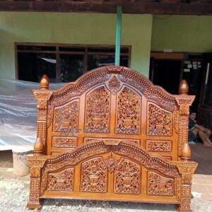 Tempat Tidur Mewah Kayu Jati Ukir Suvashsika